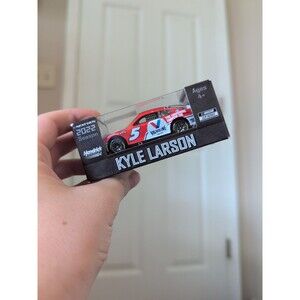 NASCAR Limited Edition 2022 Kyle Larson Diecast Car #5 Valvoline 2022 Camaro ZL1